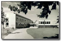 Fotografie zeigt Südansicht des Amtsgerichtsgebäudes nach Fertigstellung im Jahr 1966