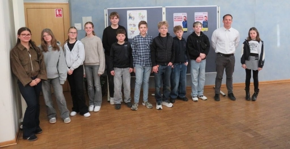 Bild zeigt die Teilnehmerinnen und Teilnehmer des Zukunftstages 2026 im Amtsgericht Gifhorn